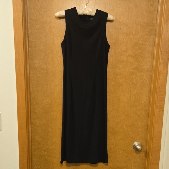Banana Republic Dresses & Skirts - Banana Republic Classic Black Midi Dress